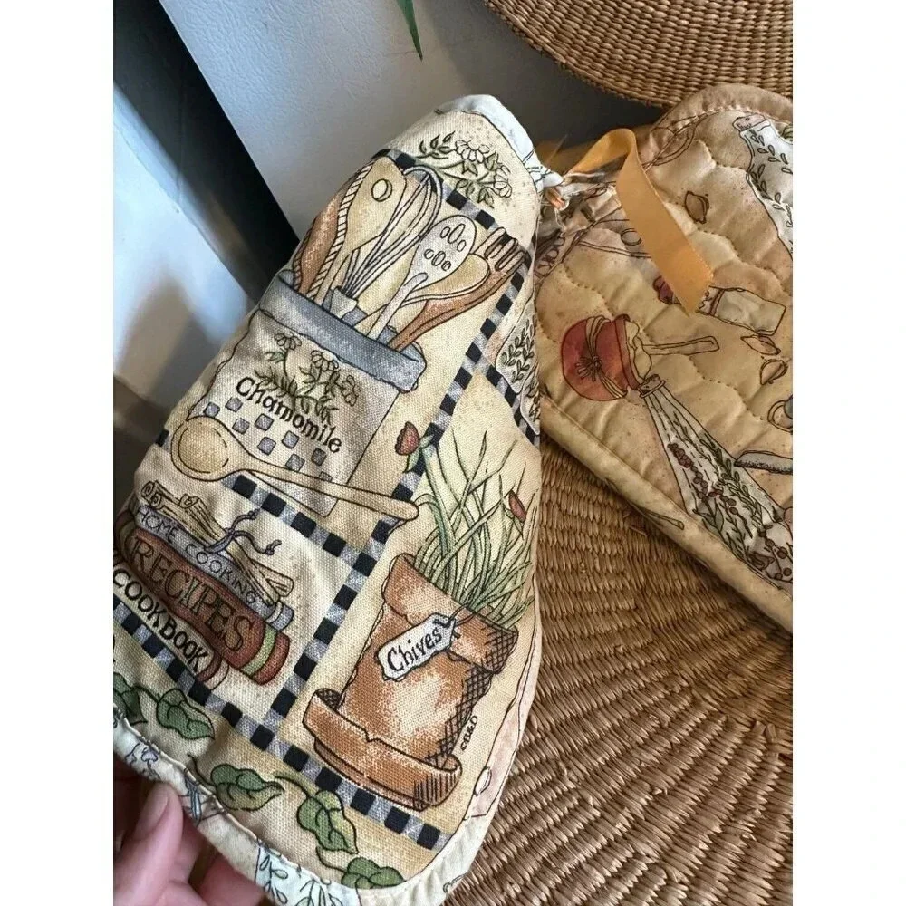 Two Cloth Vintage Recipe Cookbook oven mits